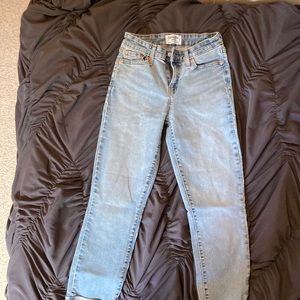 Denizen Levi’s Mid Rise Boyfriend. Size 2. Cuffed at bottom.